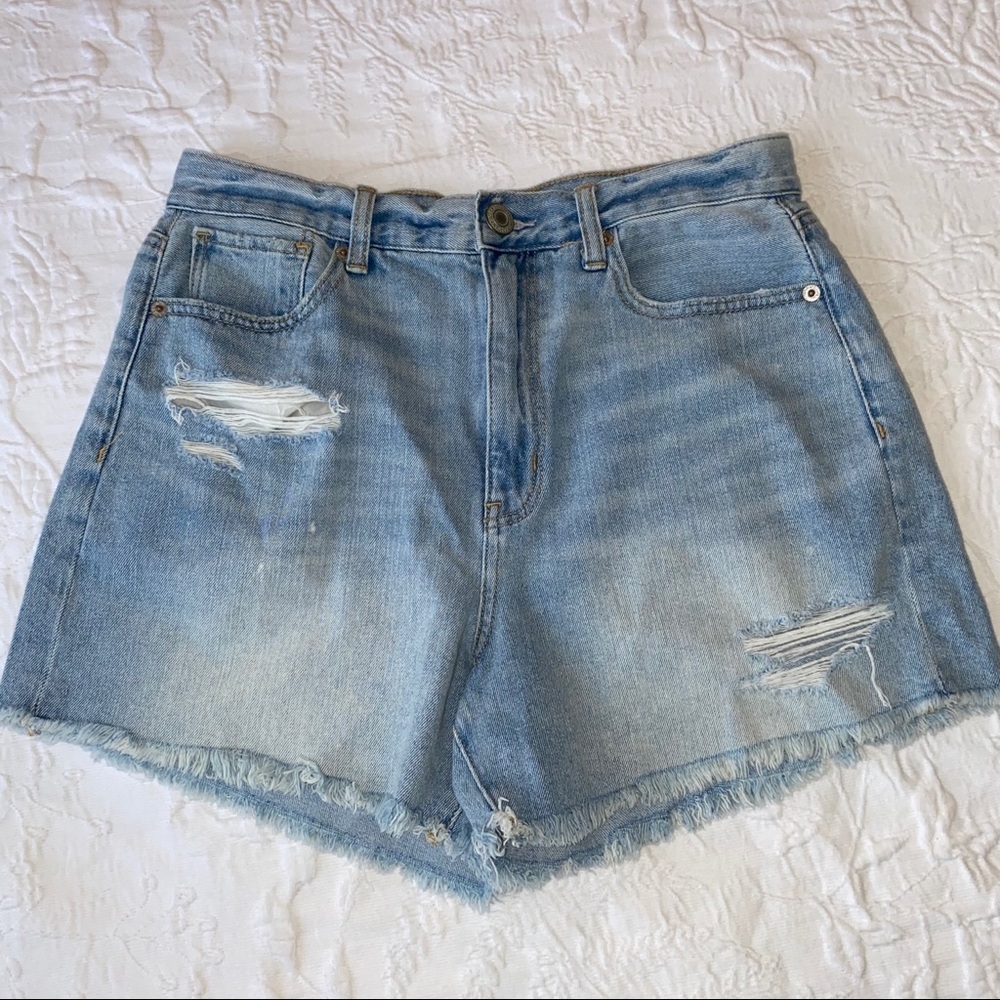 American Eagle “mom shorts”